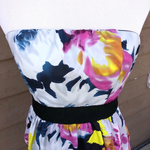 Limited bold floral strapless dress! - Picture 2 of 6
